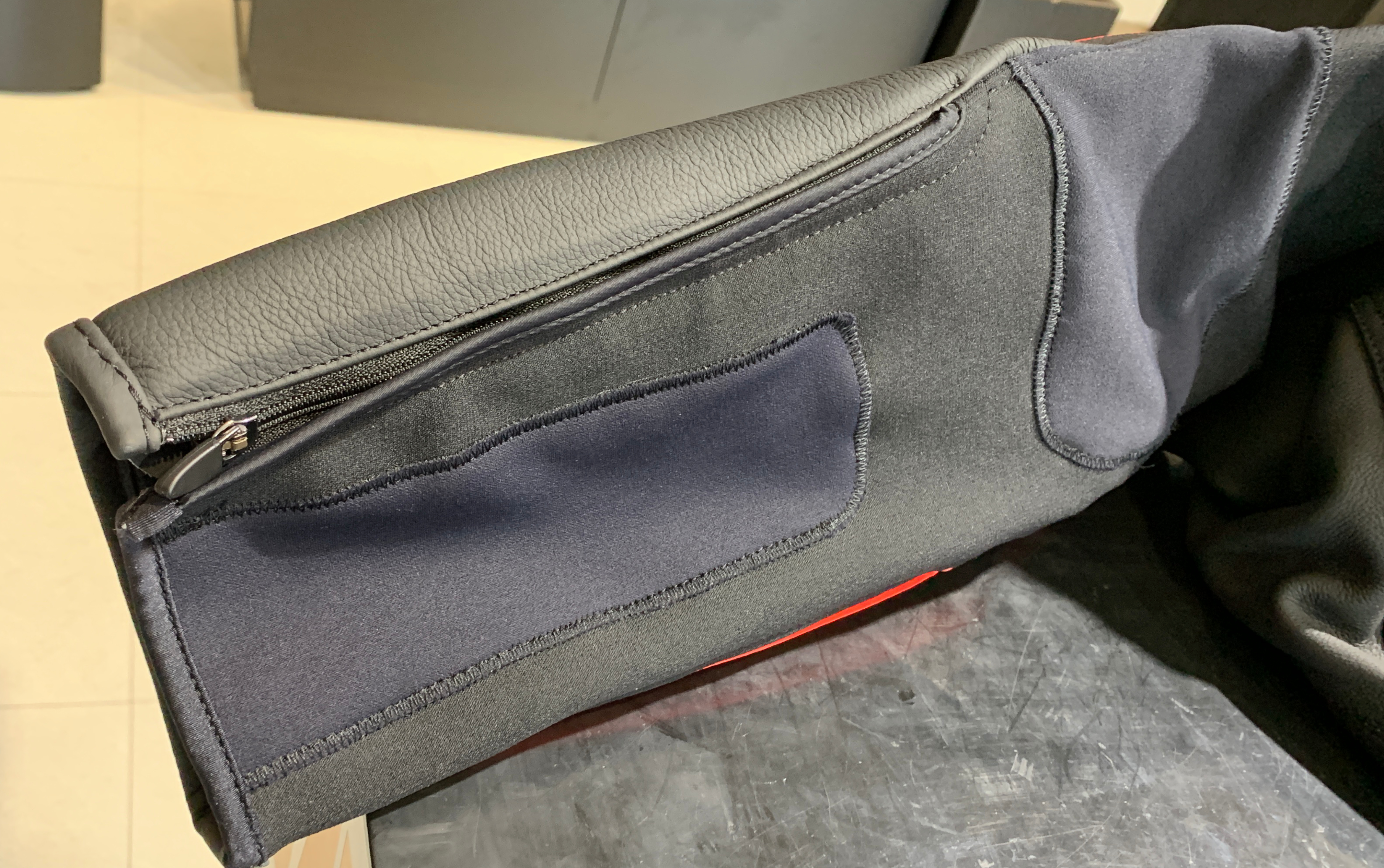 最新ダイネーゼレザースーツ！AUDAX D-ZIP 1PC PERF. LEATHER SUITの